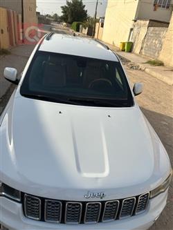 جیپ گراند شیرۆکی
